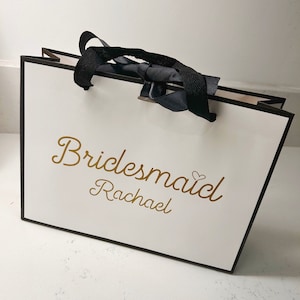 Wedding Party Gift Bags personalised - Bridesmaid, groomsmen gift bags- white Gift Bags with Bow Ribbon / personalised wedding gift bag