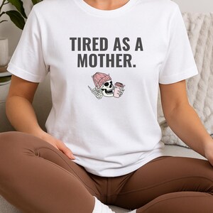 Camiseta gráfica &quot;Cansada como una madre&quot;, divertida camiseta &quot;Vida de mamá&quot;