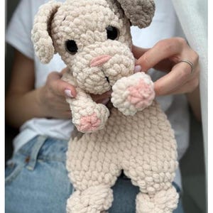 MODELLO all'uncinetto PUPPY LOVEY. Peluche cane Snuggler. Peluche amigurumi. Animale di peluche coccoloso.