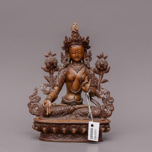 Statua di Tara bianca in ottone realizzata a mano: scultura della dea buddista