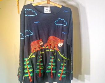 Camiseta vintage de manga larga con oso bordado y escena natural peculiar