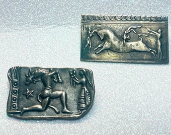 2 Spille Argento 925 con raffigurazioni mitologiche