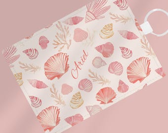 Gepersonaliseerde taslabel zeeschelp kaarthouder in zachtroze label voor schooltas reisaccessoires beachy bagagelabel schattig label voor schooltas voor meisjes