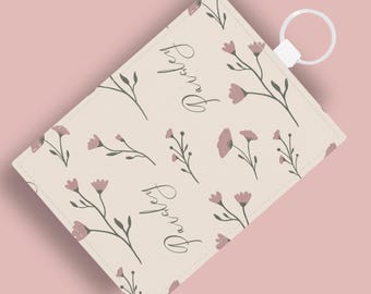 Gepersonaliseerde kaarthouder met bloemenkaartje in zachtroze label voor schooltas reisaccessoires delicate bloemen bagagelabel leuk label voor meisjestas