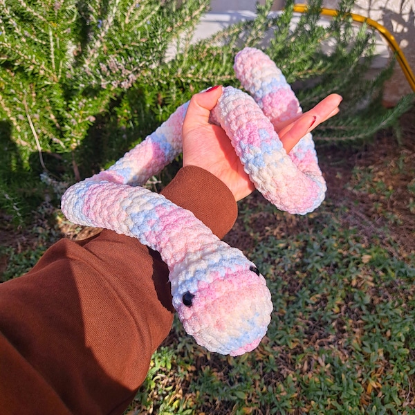 Serpent arc-en-ciel | peluche en crochet