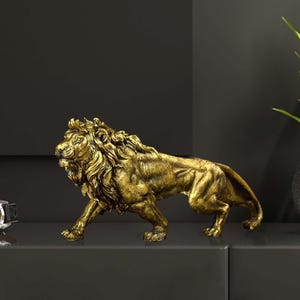 Resin Lion Statue, Crown Lion Sculpture Decoration, Lion Decorative Figure, Lion Lovers Abstract Animal Figurine, Room Desk Home Decor Gift.