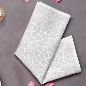 Moroccan designed dinner table napkins in white. Luxury table decor from India ~ Royal Mansour