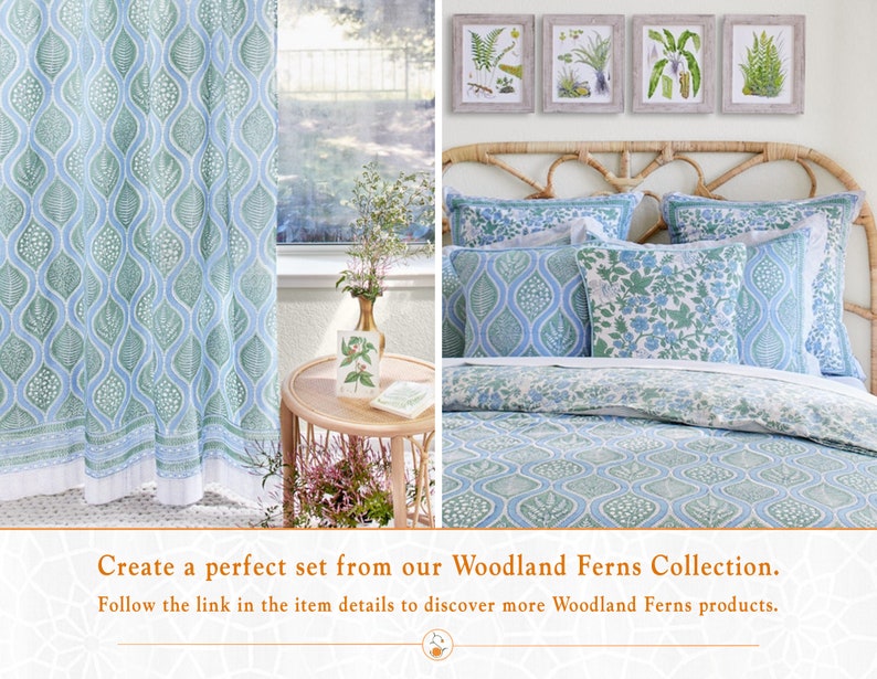 Op de afbeelding: Een beddengoedset met een blauw en groen patroon met een bloemenontwerp. Het beddengoed wordt getoond op een bed met een geweven hoofdeinde en een raam erachter. De tekst "Create a perfect set from our Woodland Ferns Collection. Follow the link in the item details to discover more Woodland Ferns products." wordt onderaan de afbeelding weergegeven.