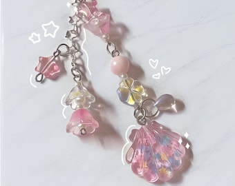 Cute Lily Of The Valley Keychain - Seashell Keychain, Y2K Keychain, Phone Jewellery Charm, Coquette Fairycore, Kawaii, Gifts For Her, Shell