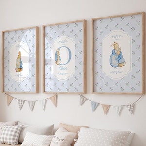 Stampe personalizzate di Peter Rabbit sopra la culla, cartello con il nome del bambino, classici per la cameretta dei bambini, decorazione di libri di fiabe, set di arte decorativa Grandmillennial