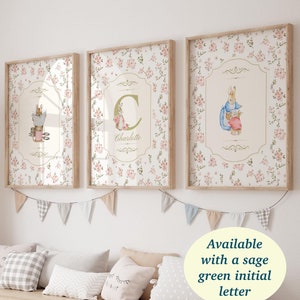 Nome del bambino Peter Rabbit, stampe sopra la culla, parete, cameretta delle bambine, libro di fiabe, decorazione, Grand Millennial, classici per cameretta, set di 3 stampe da parete per cameretta dei bambini