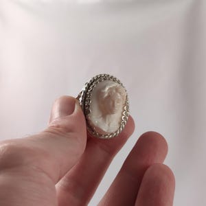 Handgesneden cameering, verguld, in maat verstelbaar, antieke stijl