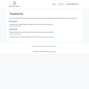 Puede incluir: Captura de pantalla de un sitio web para SkinTherapy.io, con fondo blanco y texto. La p&aacute;gina se titula "Tratamientos" y enumera Microneedling y Peelings Qu&iacute;micos. La navegaci&oacute;n superior incluye "Acerca de", "Tratamientos" y "Contacto y citas".