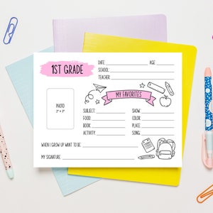 Puede incluir: Una hoja de trabajo imprimible para estudiantes de primer grado. La hoja de trabajo tiene secciones para informaci&oacute;n personal, cosas favoritas y un espacio para una foto. La hoja de trabajo est&aacute; decorada con dibujos coloridos de &uacute;tiles escolares y una pancarta rosa que dice "Mis favoritos".