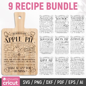 Puede incluir: Un conjunto de nueve tarjetas de recetas imprimibles que presentan diversas recetas para las fiestas, incluyendo pastel de manzana, galletas con chispas de chocolate, ponche de huevo, galletas de jengibre, chocolate caliente, pastel de nuez de nogal, pastel de calabaza, pastel de batata y galletas de azúcar. Cada tarjeta presenta una ilustración en blanco y negro de los ingredientes de la receta y una fuente de estilo manuscrito.