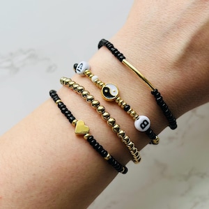 Handmade beaded bracelets set of 4, elastic bracelets, black bracelets, summer bracelets, glass bead bracelets, personalized bracelets