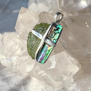Colgante de moldavita y concha de abulón certificadas – Collar de cristal de tectita checa