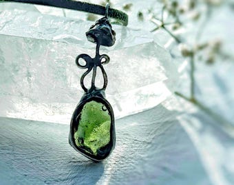 moldavite, polished moldavite pendant, moldavite 2,3 g, moldavite mushroom pendant, meteorite, talisman, moldavite necklace, vintage