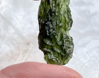 Certifierad rå moldavitkristall: Boho grön meteorit talisman (3,84 g)