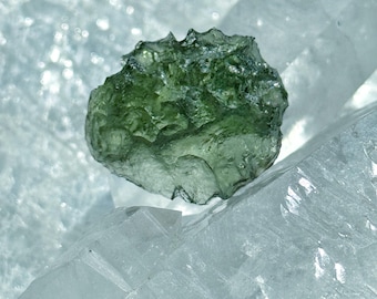 Naturlig moldavitkristall: Grön tektitmeteorit, 3,35 g