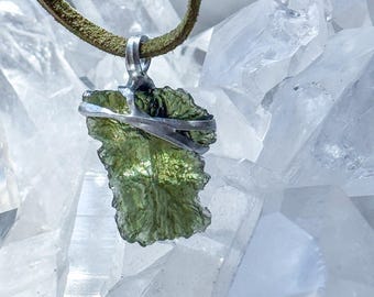 Raw Green Moldavite Pendant: Natural Tektite 2,2 g, Tin-Silver Setting