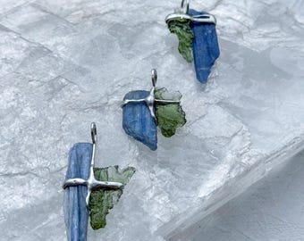 moldavite kyanite amulet, moldavite 0,85 g, moldavite pendant, meteorite, moldavite crystal, moldavite necklace, certified Moldavite, LDG