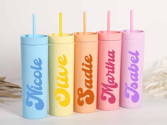 Personalisierte Becher mit Deckel und Strohhalm, Brautjungfer Becher, Junggesellinnenabschied, Hochzeitsfeier Wasserglas Geschenke