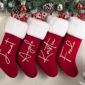 Personalisierter roter Plüsch-Weihnachtsstrumpf, Weihnachtsstrumpf mit Namen, Weihnachtsgeschenk, Monogramm-Strumpf