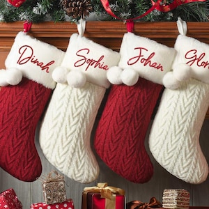 2025年 刺繍入りクリスマスストッキング、ポンポン付きカスタムクリスマスストッキング、ホリデーギフト、名前入りクリスマスストッキング、クリスマスデコレーション