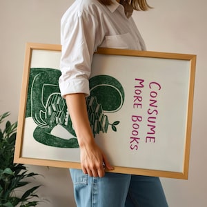 Arte mural de libros retro, lámina de lectura, regalo para amantes de los libros, ilustración dibujada a mano, lámina "Consume más libros", láminas literarias geniales imagen 6