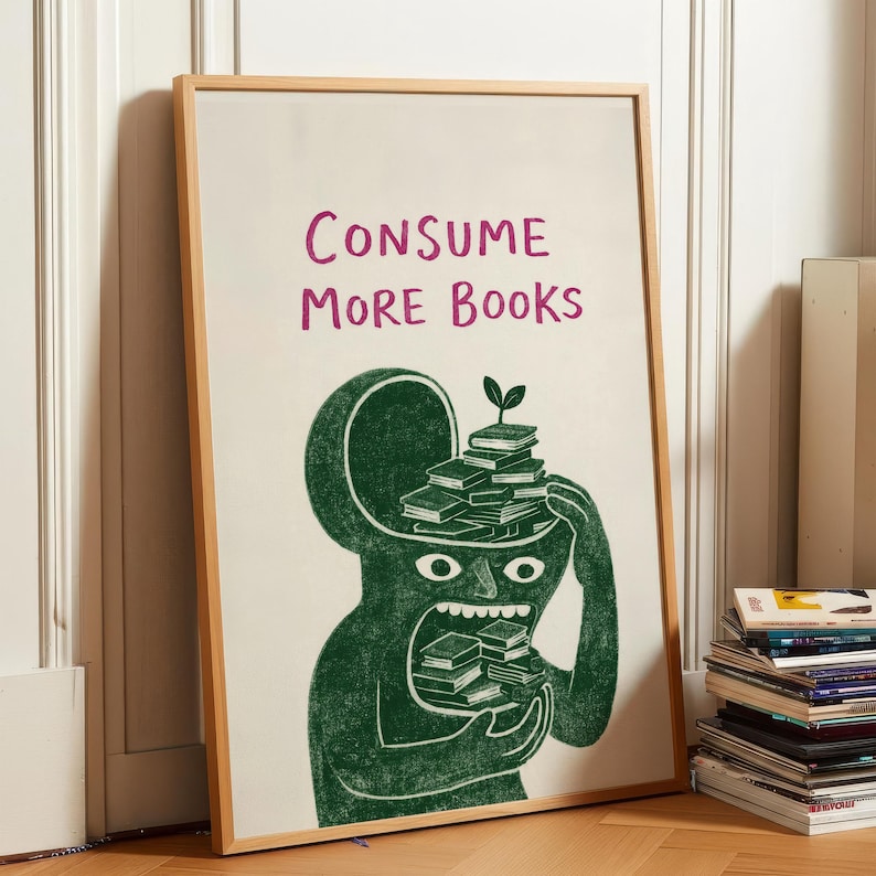 Puede incluir: Una impresi&oacute;n art&iacute;stica enmarcada con el texto "CONSUME MORE BOOKS" en morado. La ilustraci&oacute;n presenta una figura verde con la cabeza abierta llena de libros, y m&aacute;s libros en su boca y manos. Una peque&ntilde;a planta brota de la parte superior de los libros.