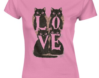 Può includere: Maglietta rosa con una grafica di quattro gatti neri che formano la parola "LOVE".