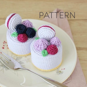 Blackberry Mousse Cake Crochet Pattern [DIGITAL PATTERN ONLY] [food amigurumi, toy food, food decor, handmade gift]