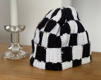 Bonnet au crochet, à carreaux