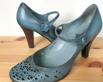 Y2k Vintage Mary Jane Heels Jones Stiefelmacher Blaue Leder Cutout Pumps Größe 39 Made in Spain 2000er Jahre
