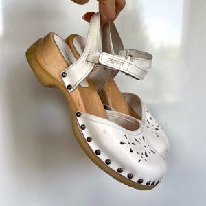 Tamancos Esprit vintage | Sandálias de couro marfim | Salto com velcro e sola de madeira dos anos 2000 | Tamanho 8 / EU 39