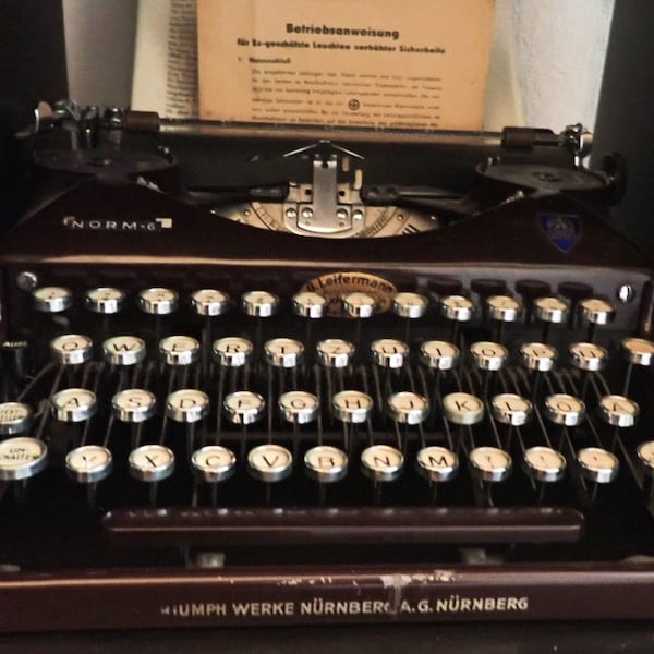Alte Schreibmaschine – Vintage Typewriter (1950 -1960)