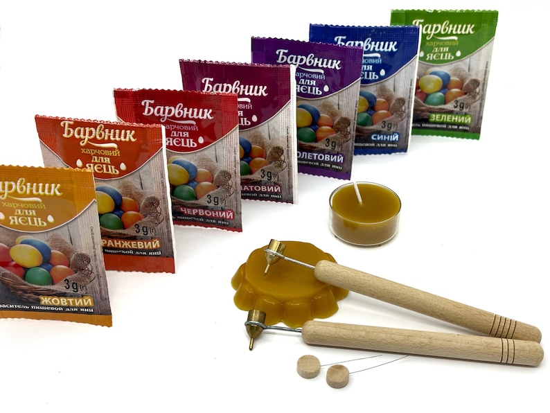 May include: Assortment of 10 small packets of food coloring for dyeing Easter eggs. The packets are labeled with the colors: yellow, orange, red, pink, purple, blue, green. Each packet contains 3 grams of food coloring.