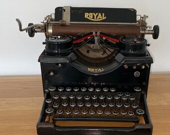 Antique ROYAL Typewriter, Model 10. Vintage 1925 Edition