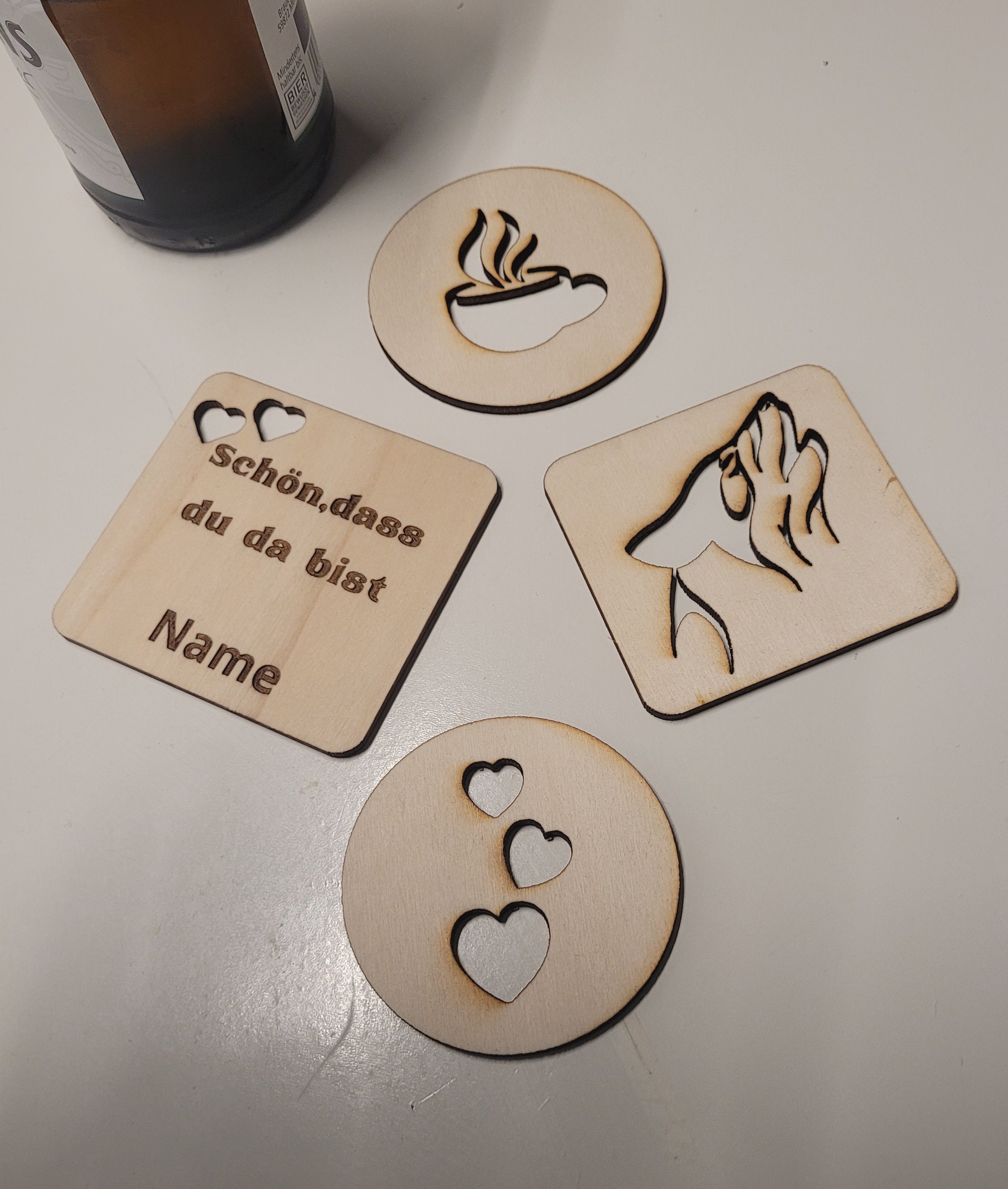 Bierdeckel-Set 'Madl Mit Bierkrug' - 20 Stück Rund, 10,7 Cm Durchmesser Aus Original Bierfilzpappe | Perfekt Für Oktoberfest & Partys