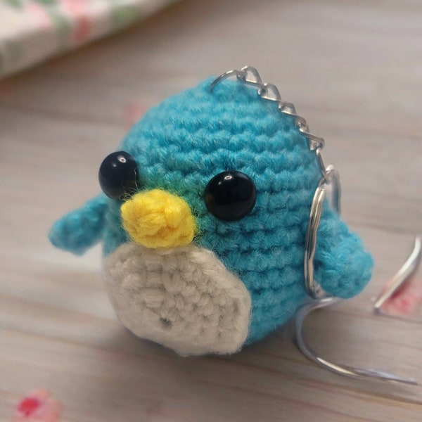 Adorable Penguin Crochet Keychain - Handmade Amigurumi Charm - Cute Accessory for Keys - Perfect Gift for Animal Lovers