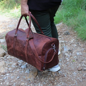 Leder Reisetasche für Herren | Stylischer Weekender Weekender mit Schuhfach | Perfekte Groomsmen Geschenk & Weekender, Burgund DuffleBag