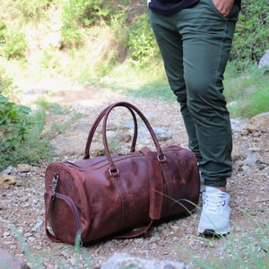 Full Grain Leather Modern Duffle Bag men Leather Weekender Bag Women Leather Holdall Overnight Carry on Bag Duffle Travel Bag for Vacation
