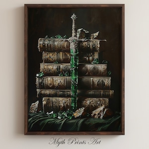 Puede incluir: Una espada de piedra preciosa verde se coloca sobre una pila de libros antiguos. Los libros están encuadernados en cuero y tienen letras doradas en los lomos. La espada tiene una empuñadura de plata y un pomo de piedra preciosa verde. La espada y los libros están rodeados de piedras preciosas verdes.