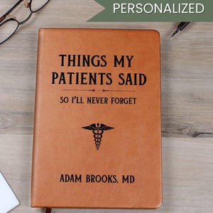 Doktor Notizbuch, Benutzerdefinierte neuer Arzt Vegan Leder Journal, medizinisch Bewohner White Kittel Zeremonie Geschenk