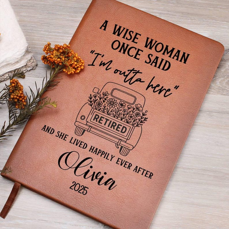 Diario di pensionamento divertente e personalizzato / Quaderno in pelle vegana, regalo di addio per collega, capo o amico immagine 2