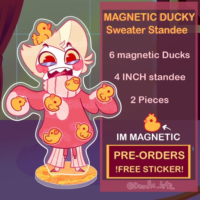 Pu&ograve; includere: Un espositore di un personaggio dei cartoni animati con un maglione rosa ornato da magneti a forma di anatra gialla. L'espositore &egrave; alto 10 cm e ha una base rotonda. Il testo recita "MAGNETIC DUCKY Sweater Standee".