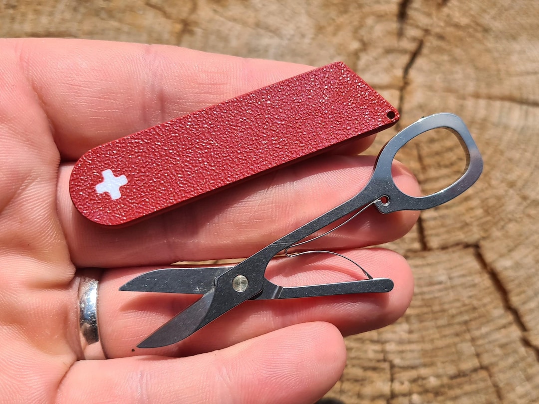 Victorinox VA.6427 Swisscard Scissors - Blades And Triggers - View #3