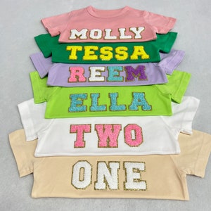 Camiseta con parche de letra de chenilla para niños, Camiseta con parche de edad y nombre de chenilla para niñas pequeñas personalizadas, Regalo de cumpleaños para niños, Sudadera con parche personalizado
