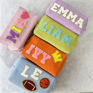Pochette personnalisée en velours côtelé avec patch lettres en chenille, trousse de maquillage, trousses de toilette personnalisées, cadeau personnalisé, cadeau d'anniversaire, pochette cadeau